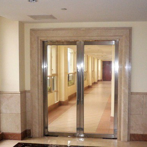 باب زجاج الباب والدليل