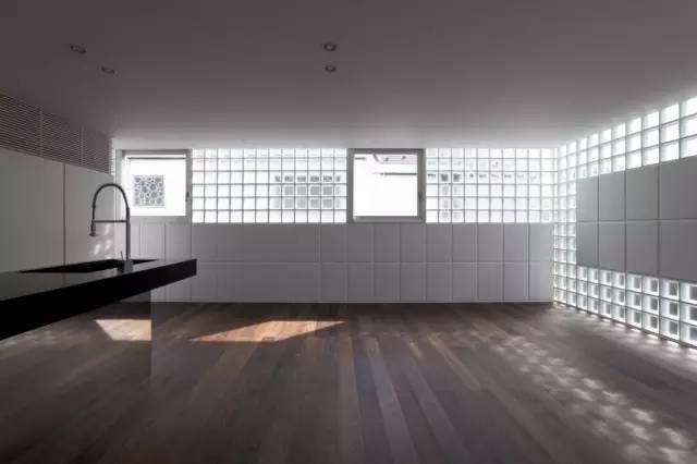 لبنة زجاجية