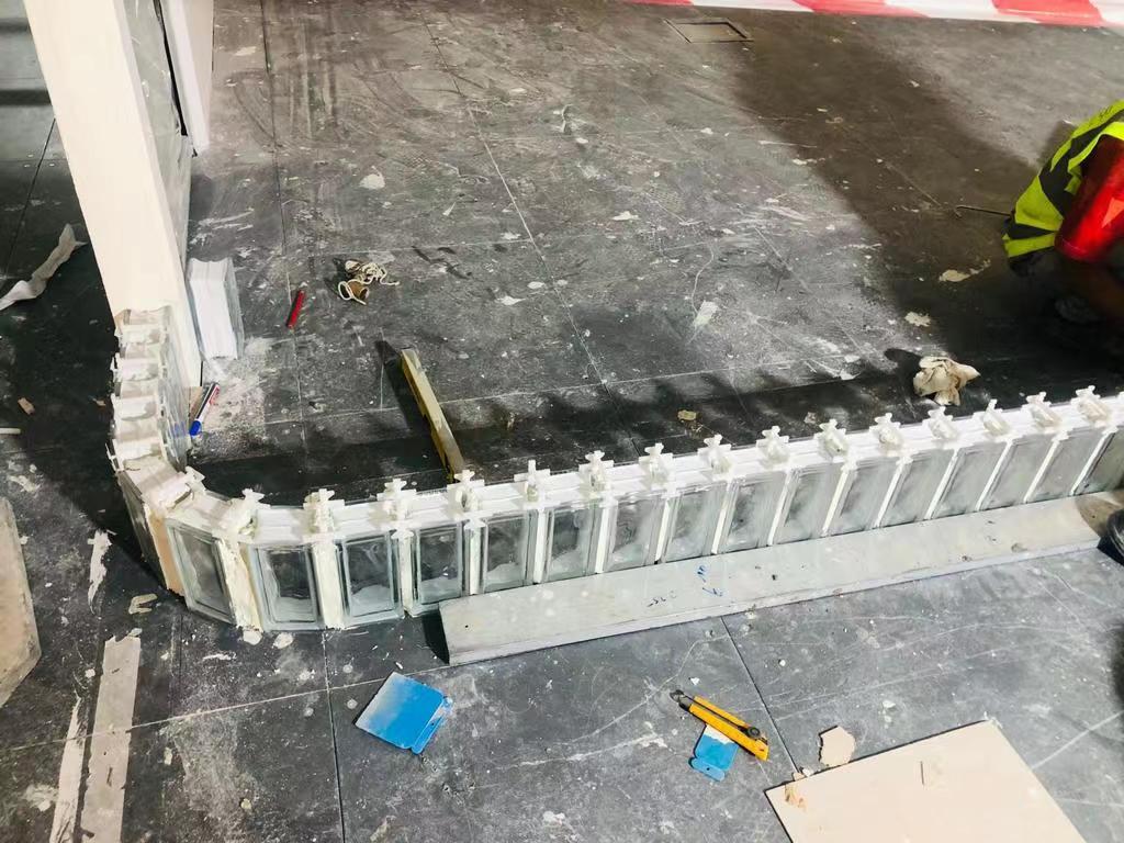 كتلة زجاجية جوفاء