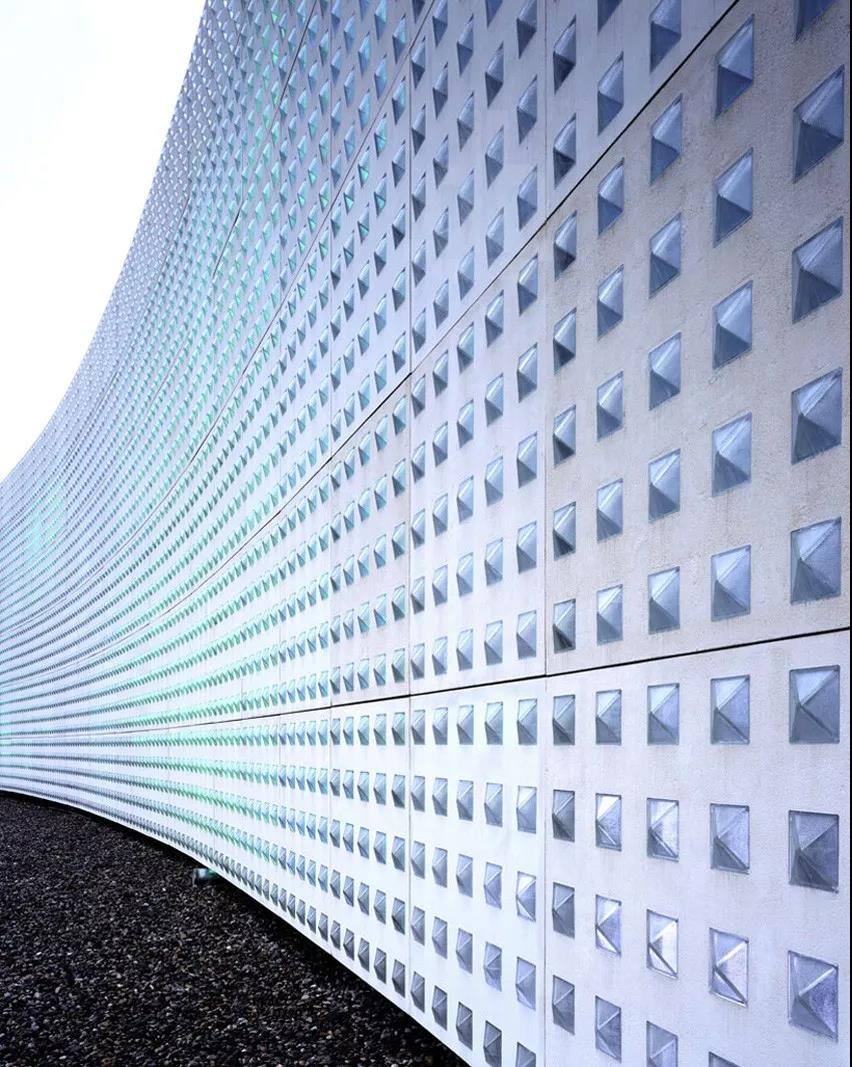 الطوب الزجاجي