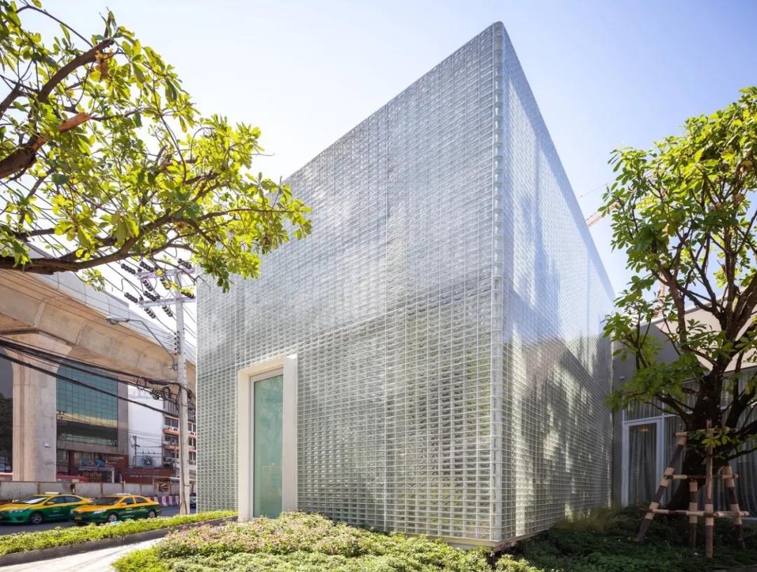 لبنة زجاجية