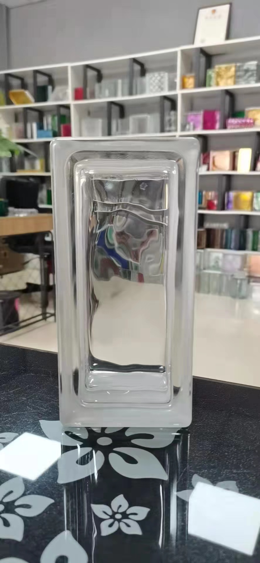 الطوب الزجاجي المجوف