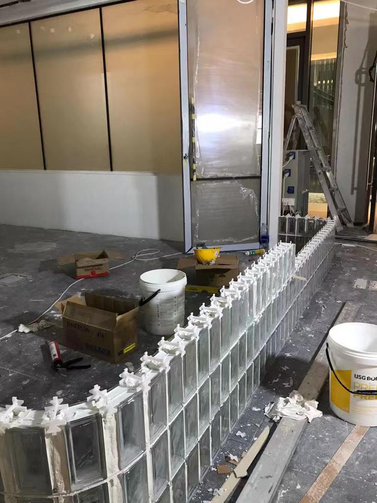 كتلة زجاجية جوفاء