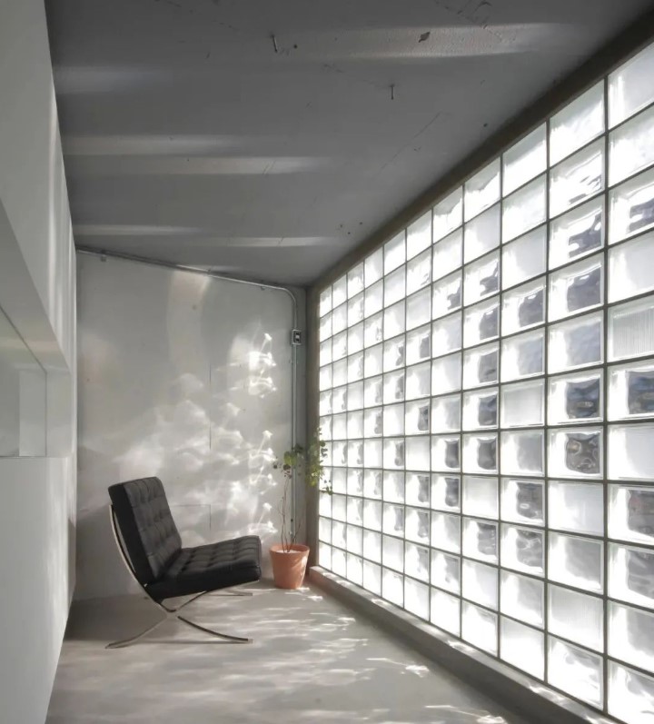 كتلة زجاج مجوفة