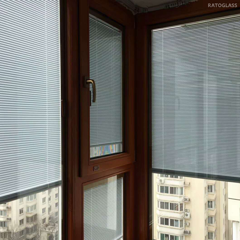 ستائر زجاجية عمودية مجوفة نافذة بابية من الألومنيوم مع مصراع